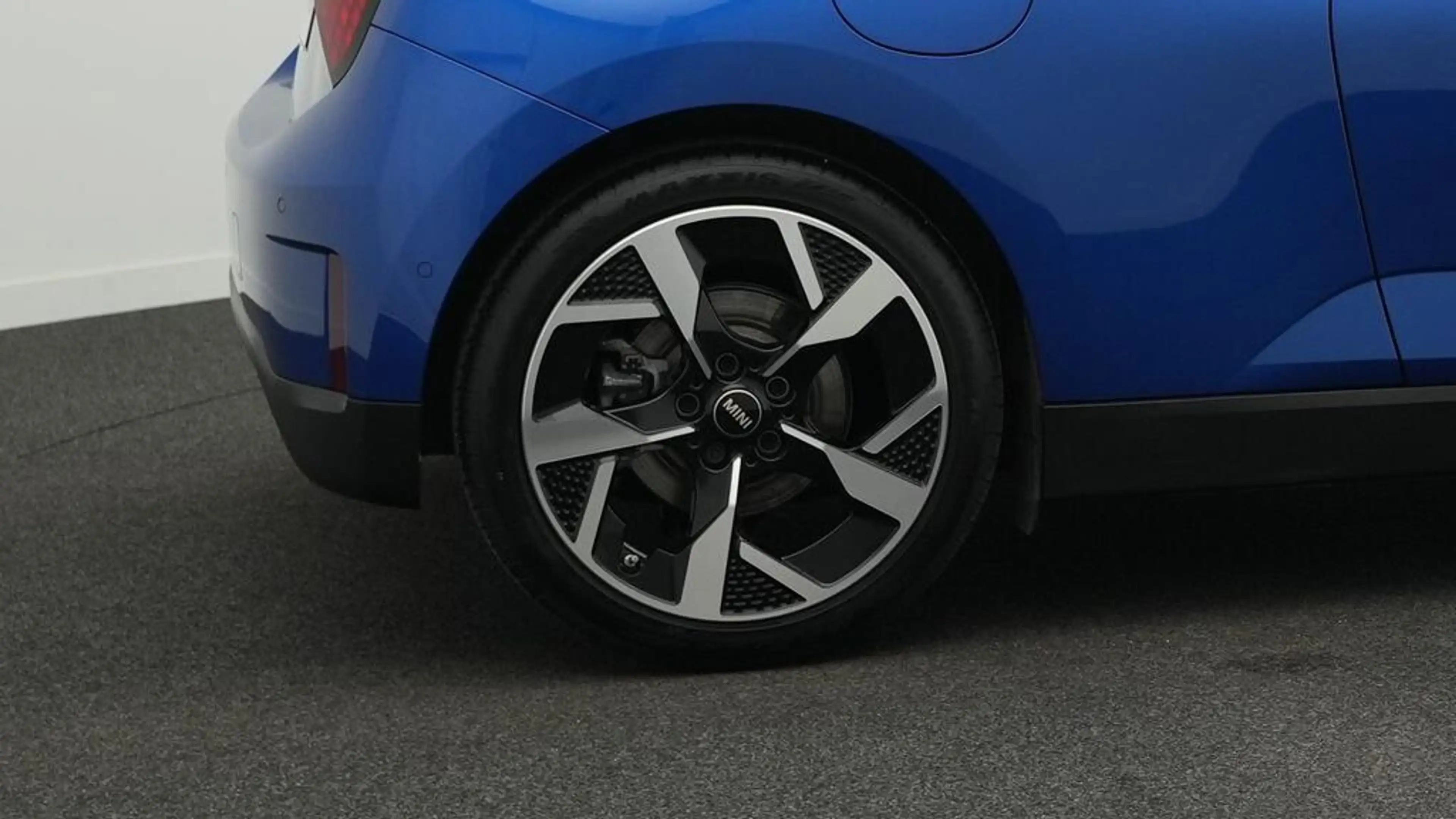 MINI Cooper E Classic Trim — photo 12