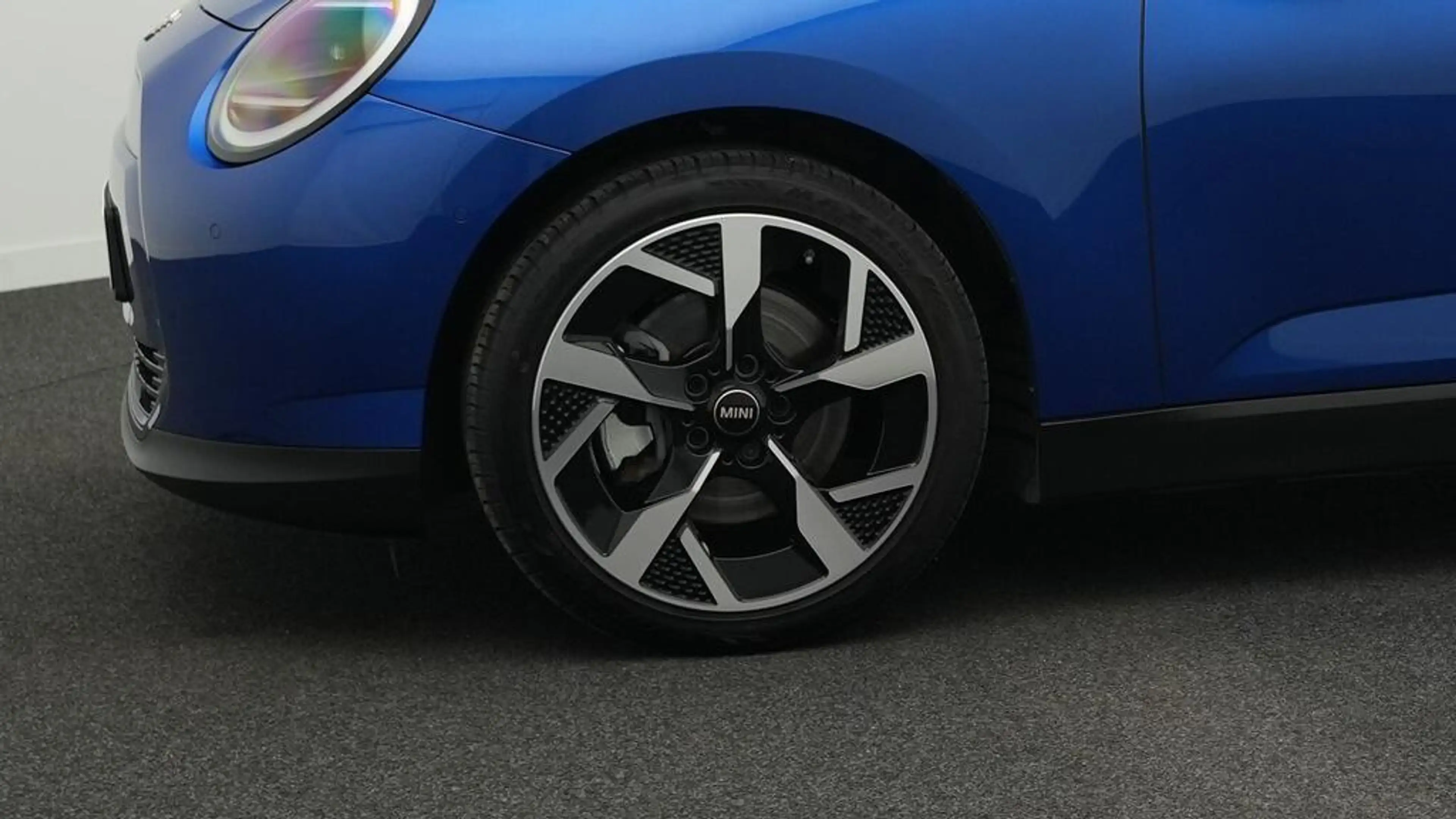MINI Cooper E Classic Trim — photo 11