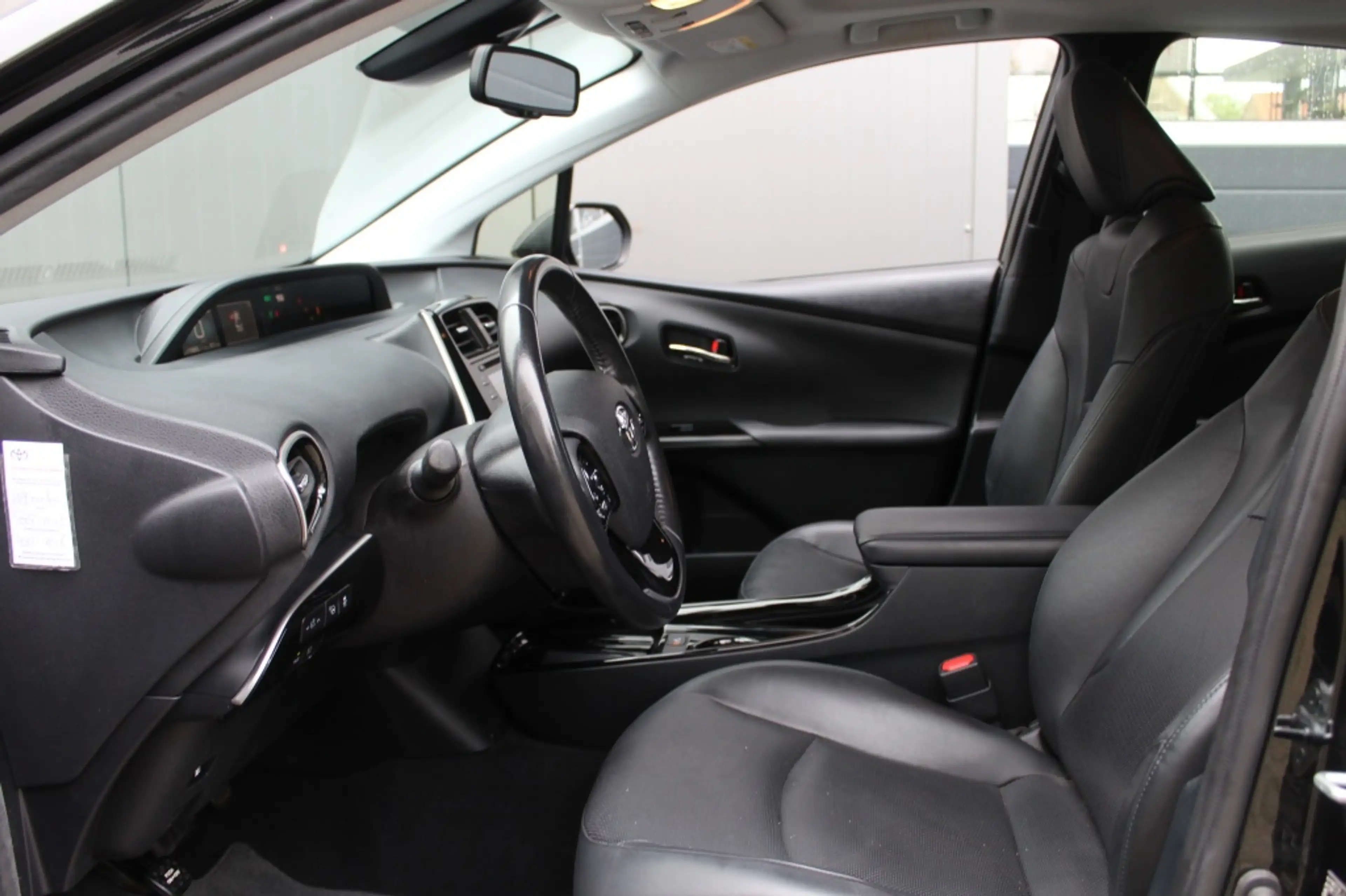 Toyota Prius 1.8 Executive / HUD / Navigatie / Leder / Stoel ve — photo 3