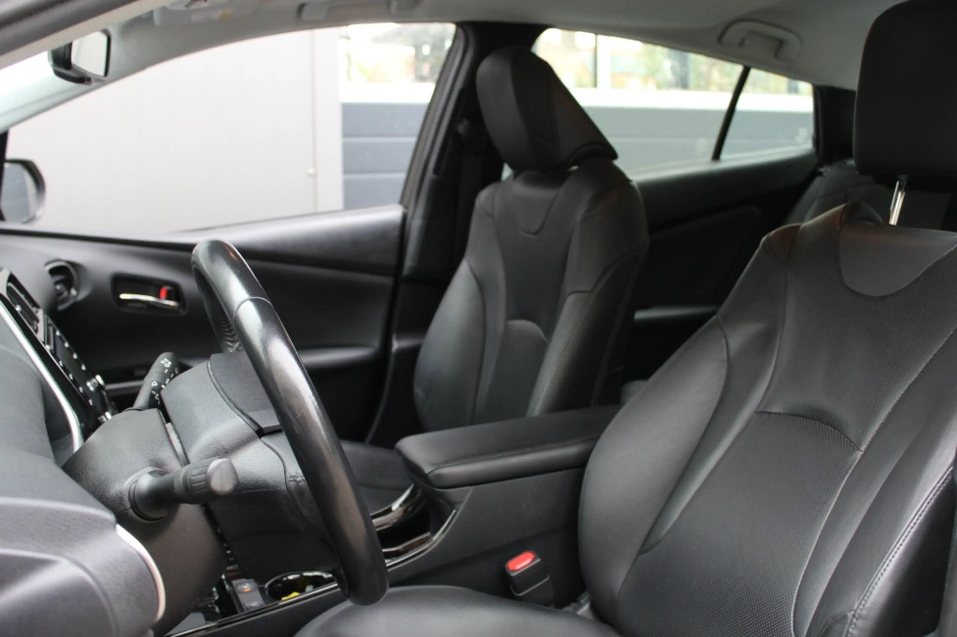 Toyota Prius 1.8 Executive / HUD / Navigatie / Leder / Stoel ve — photo 14