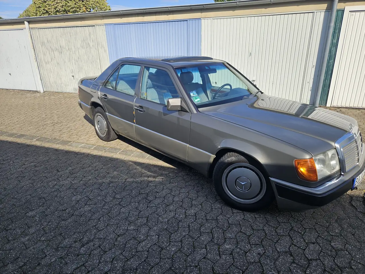 Mercedes-Benz 200, foto 2