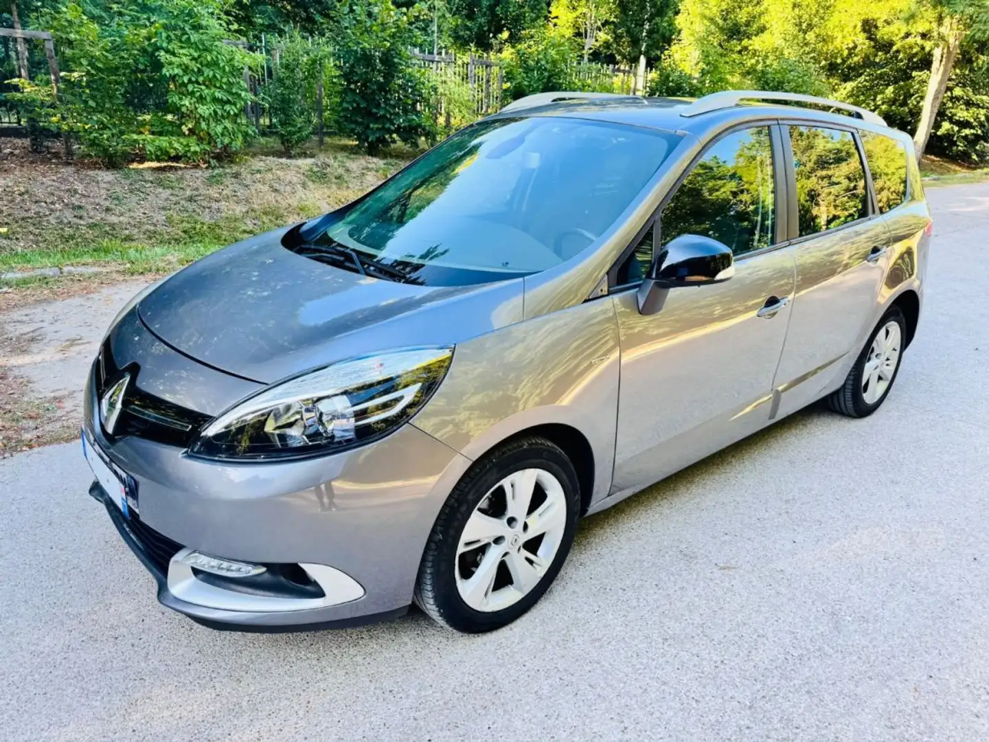 Renault Megane Grand Scenic 1.5 dCi 110ch Life 7 places 2015 LIMI Gris - 1
