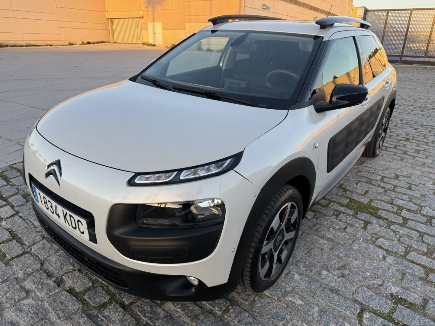 Citroen C4 Cactus 1.6 BlueHDi S&S Shine Edition 100 Weiß - 1
