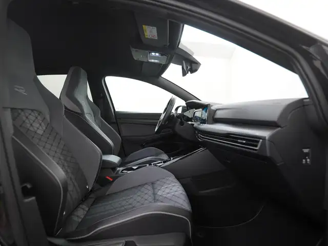 Volkswagen Golf view 3