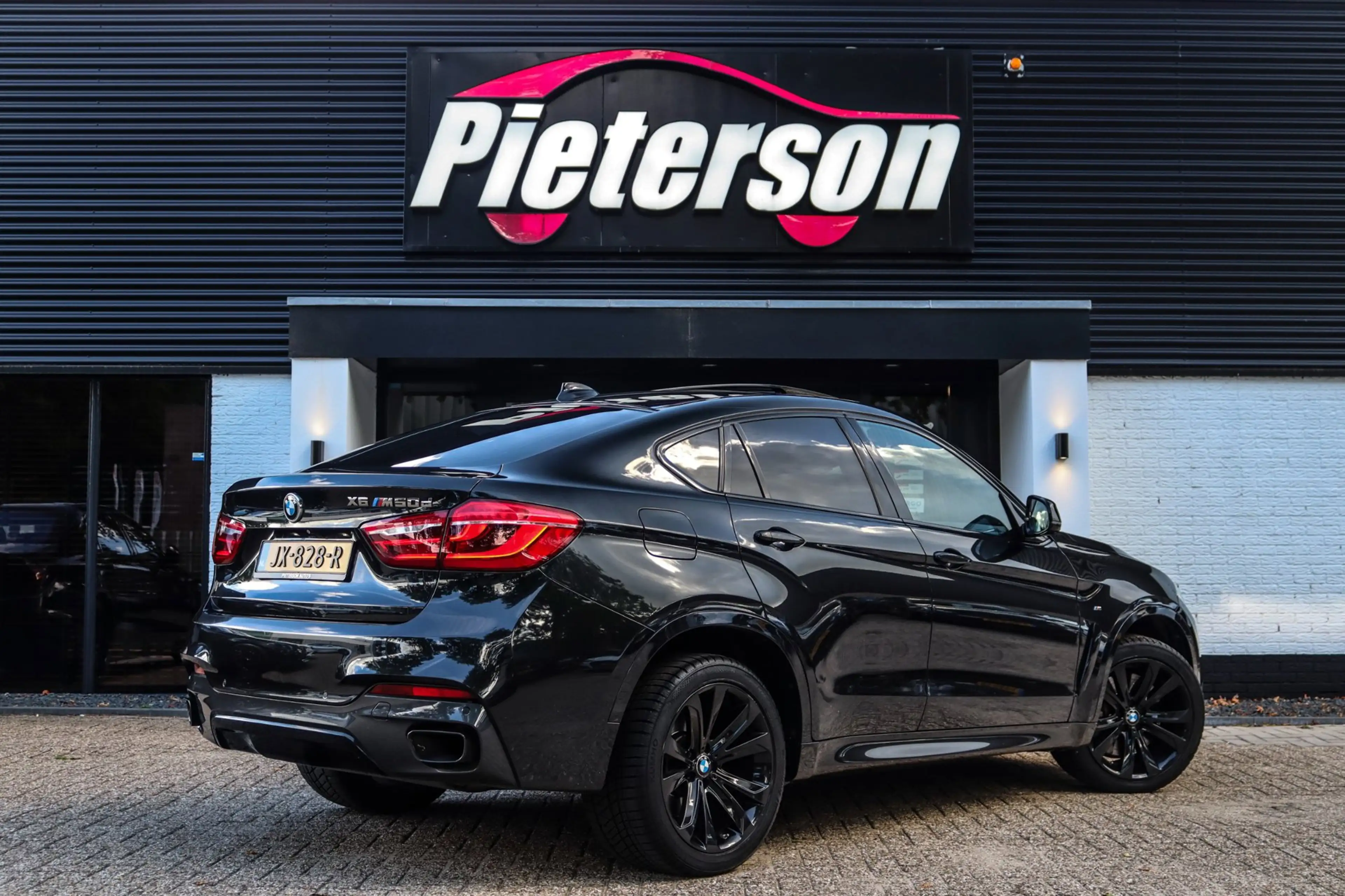BMW X6 M50d PANO SOFTCLOSE H&K HUD 360 ACC TREKH ALLE OPT — photo 9