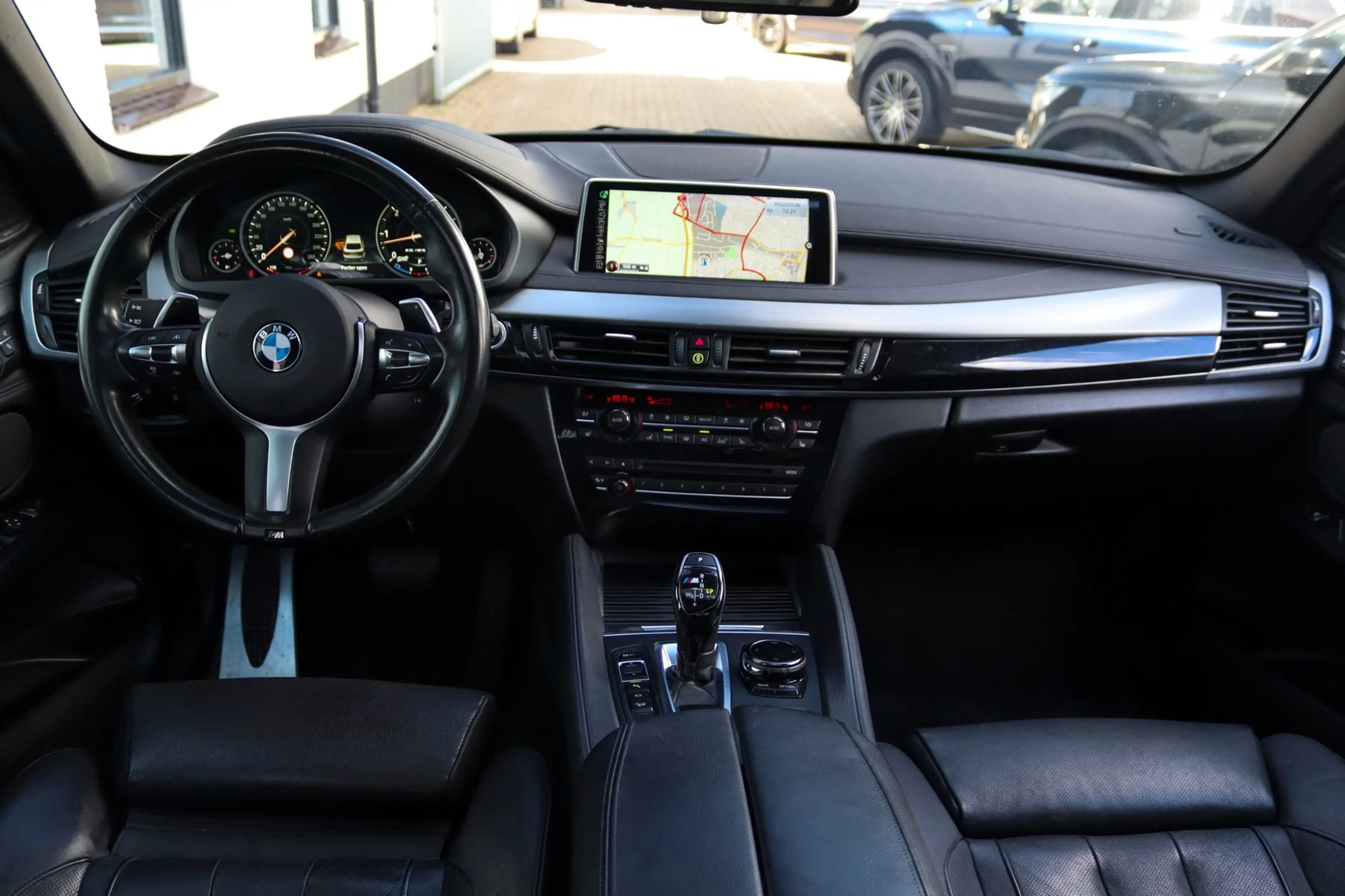 BMW X6 M50d PANO SOFTCLOSE H&K HUD 360 ACC TREKH ALLE OPT — photo 14