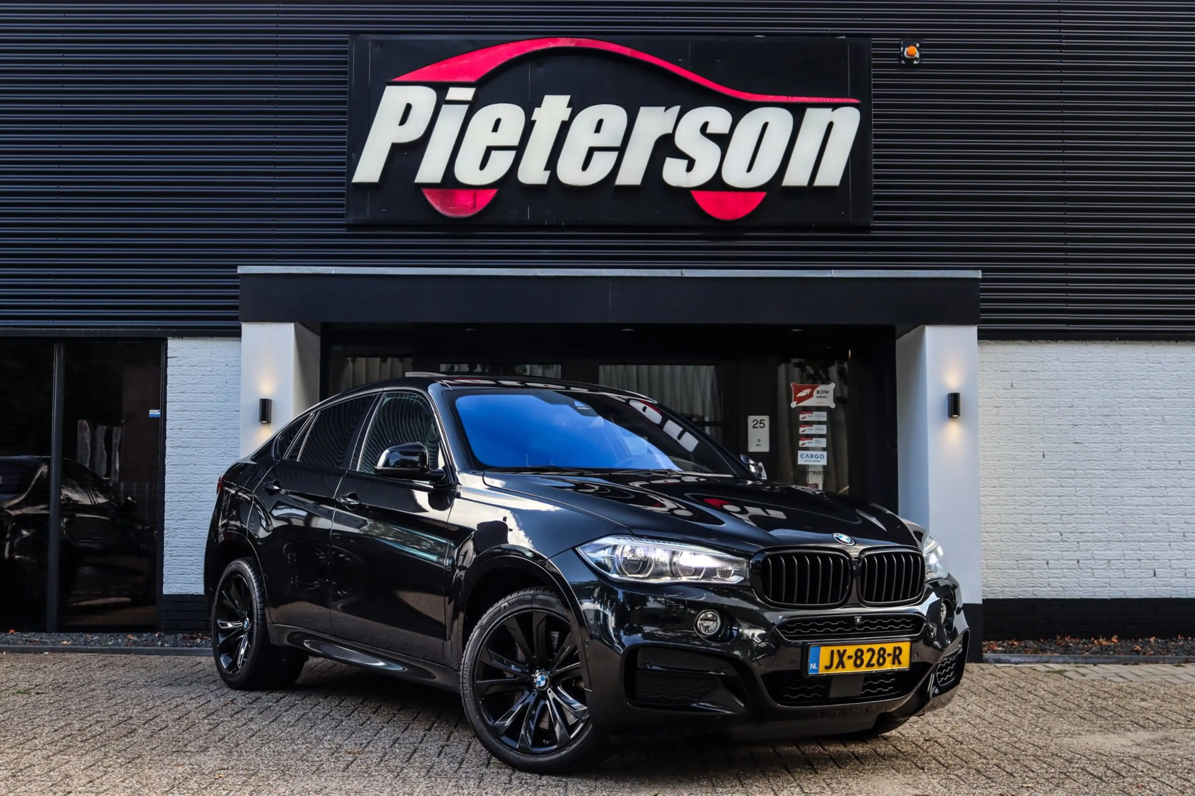 BMW X6 M50d PANO SOFTCLOSE H&K HUD 360 ACC TREKH ALLE OPT