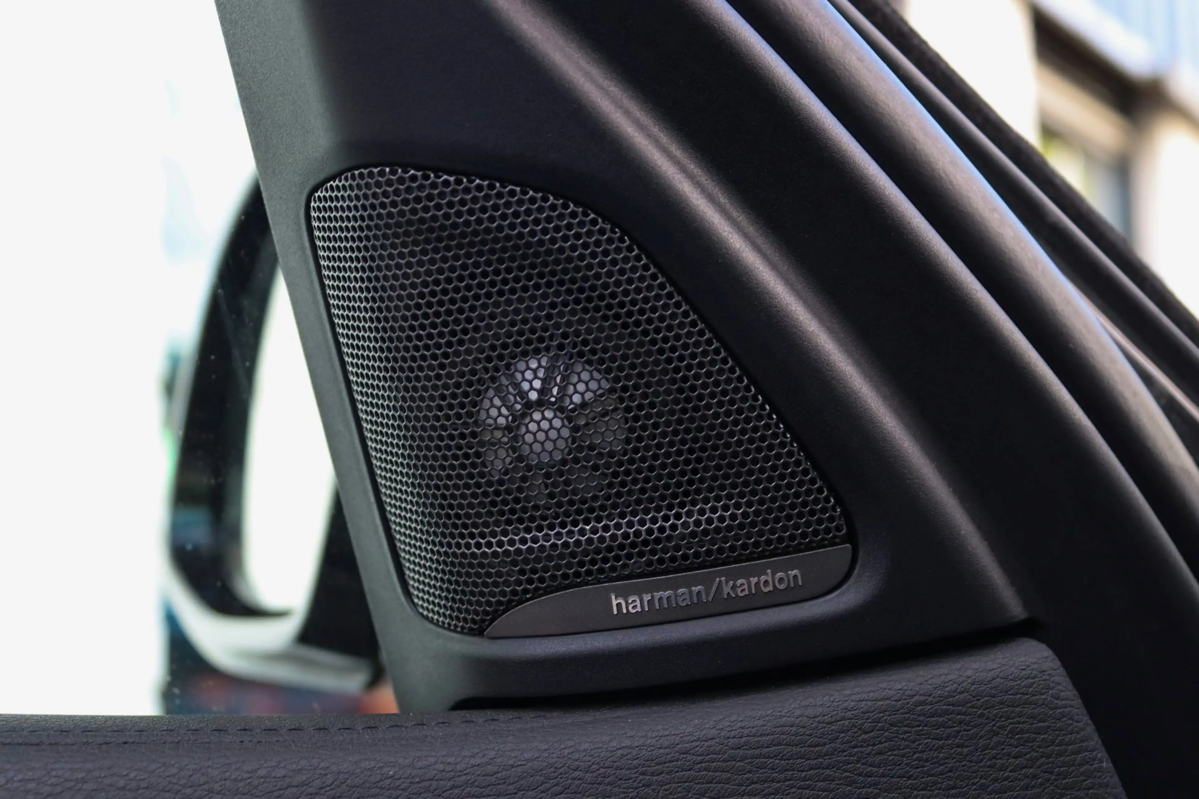 BMW X6 M50d PANO SOFTCLOSE H&K HUD 360 ACC TREKH ALLE OPT — photo 15