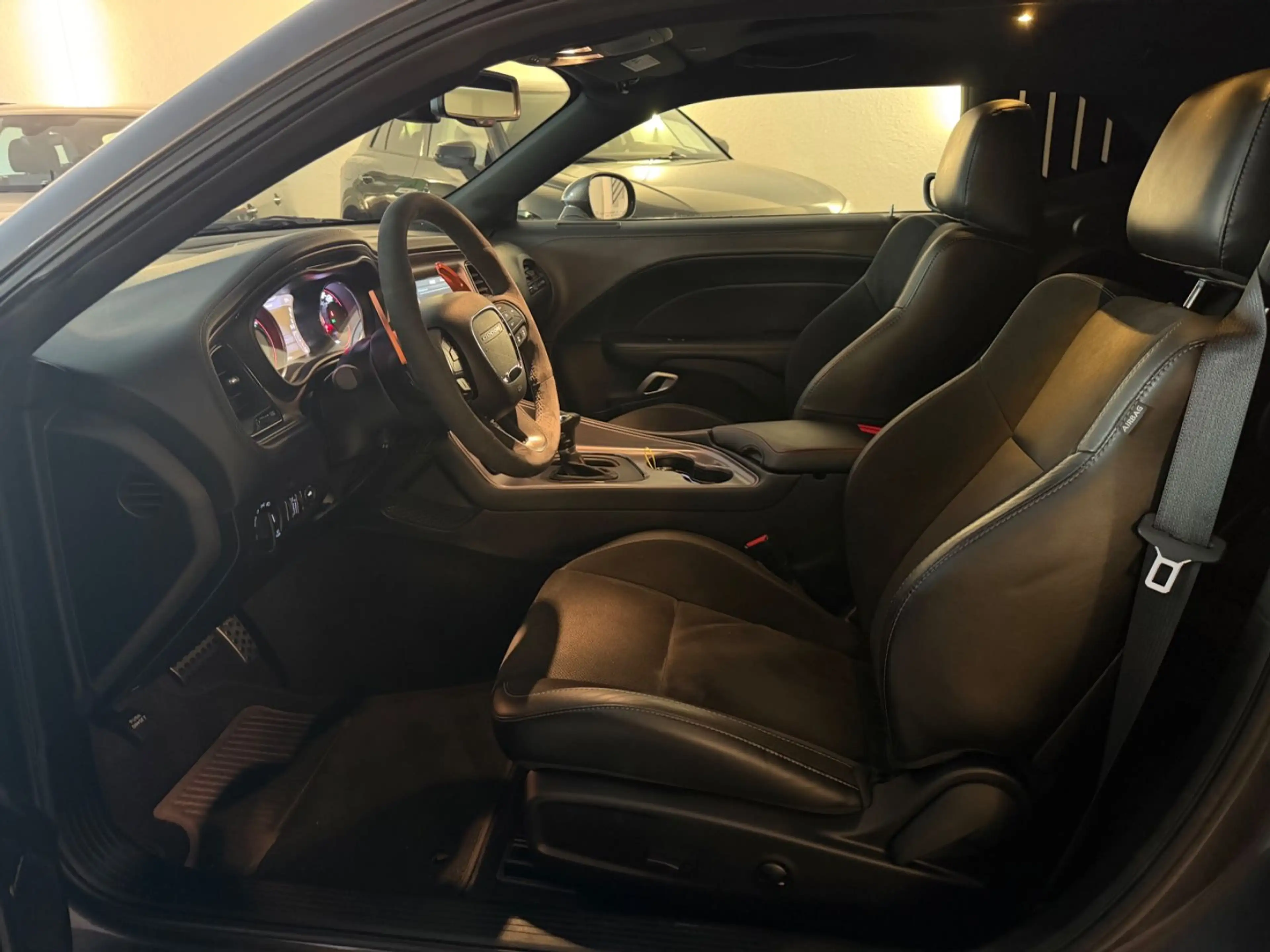 Dodge Challenger SRT 6,4L,Kamera,Tote-Winkel,Neuwertig — photo 9