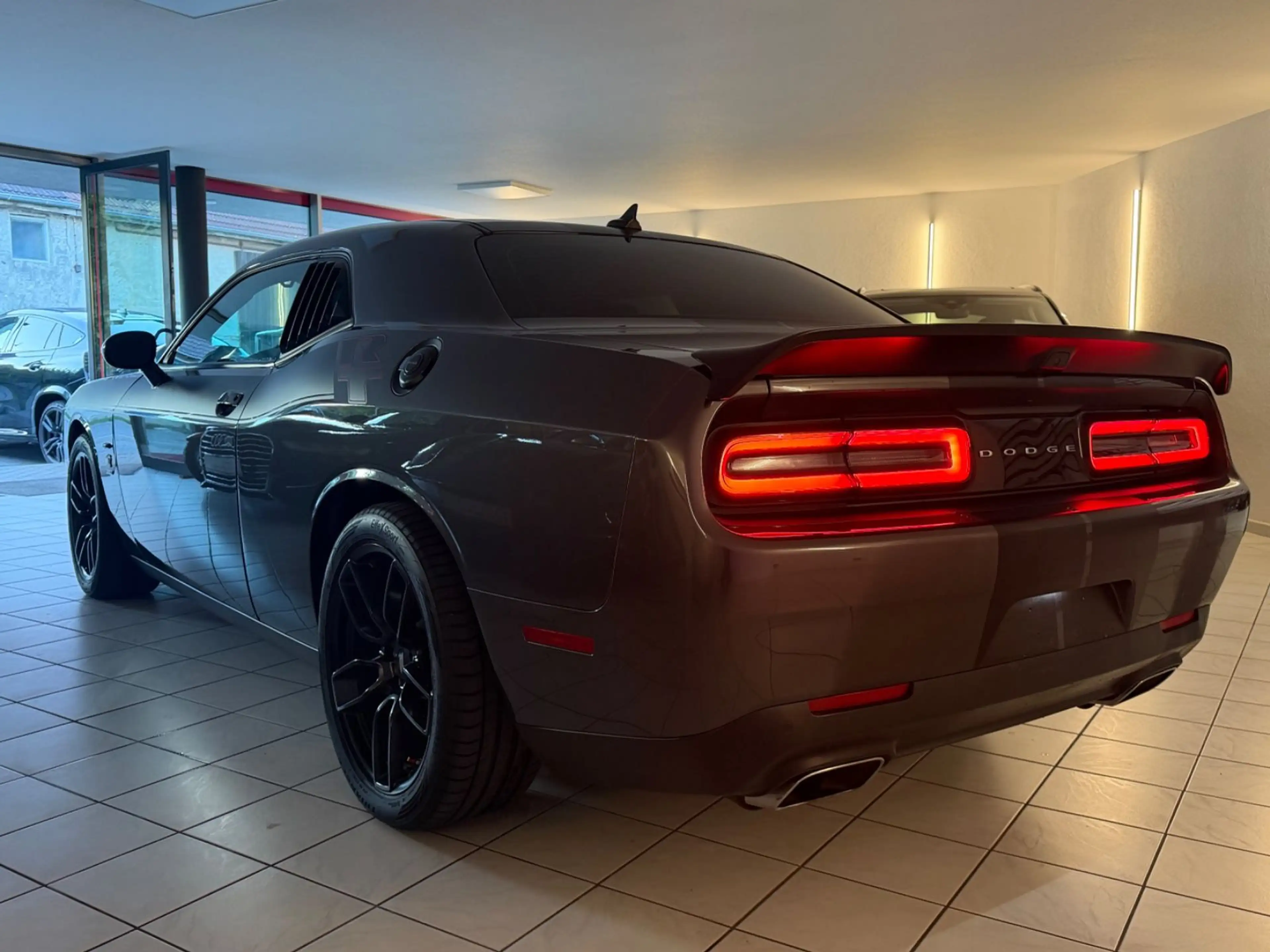 Dodge Challenger SRT 6,4L,Kamera,Tote-Winkel,Neuwertig — photo 5