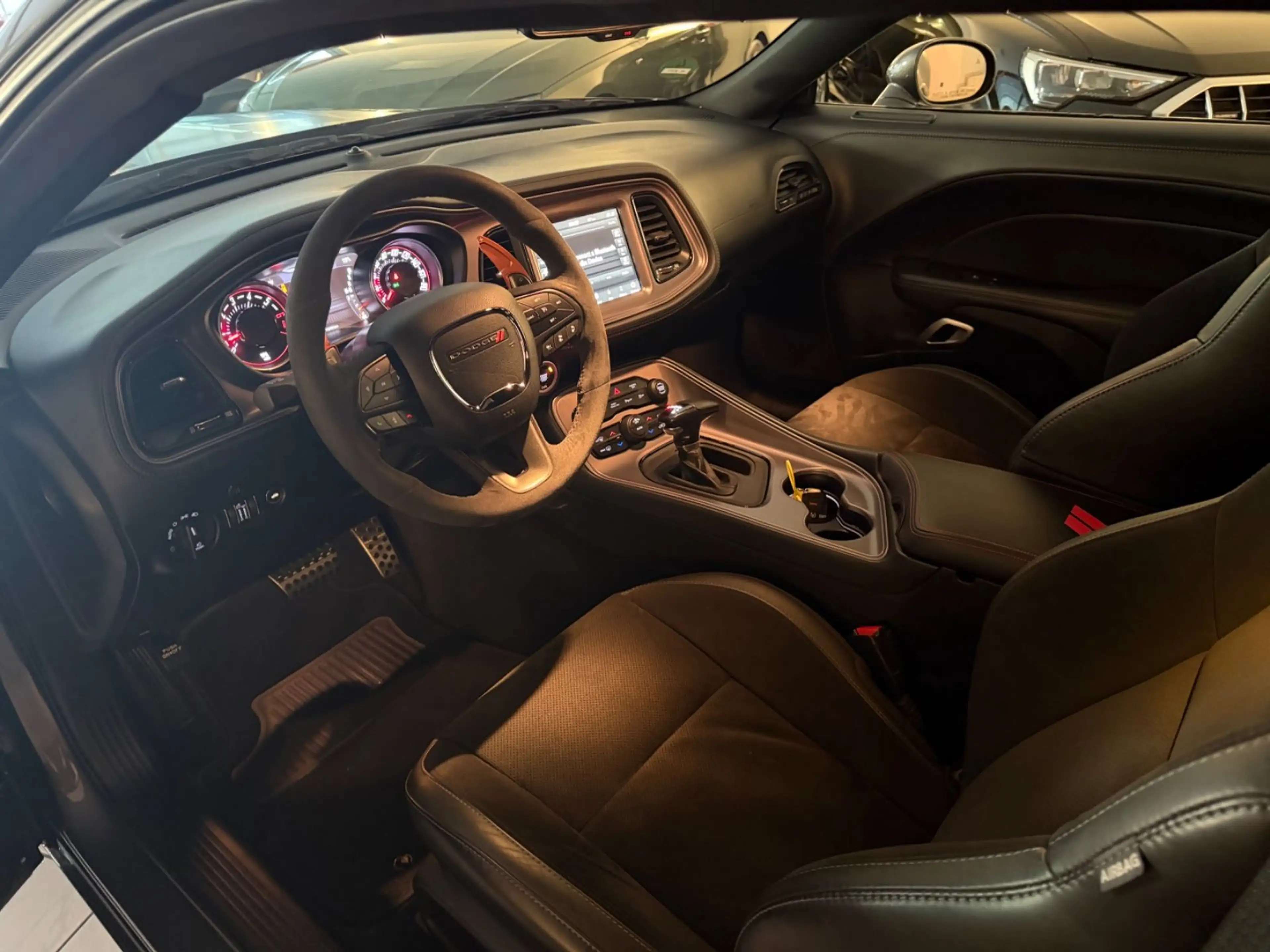 Dodge Challenger SRT 6,4L,Kamera,Tote-Winkel,Neuwertig — photo 10