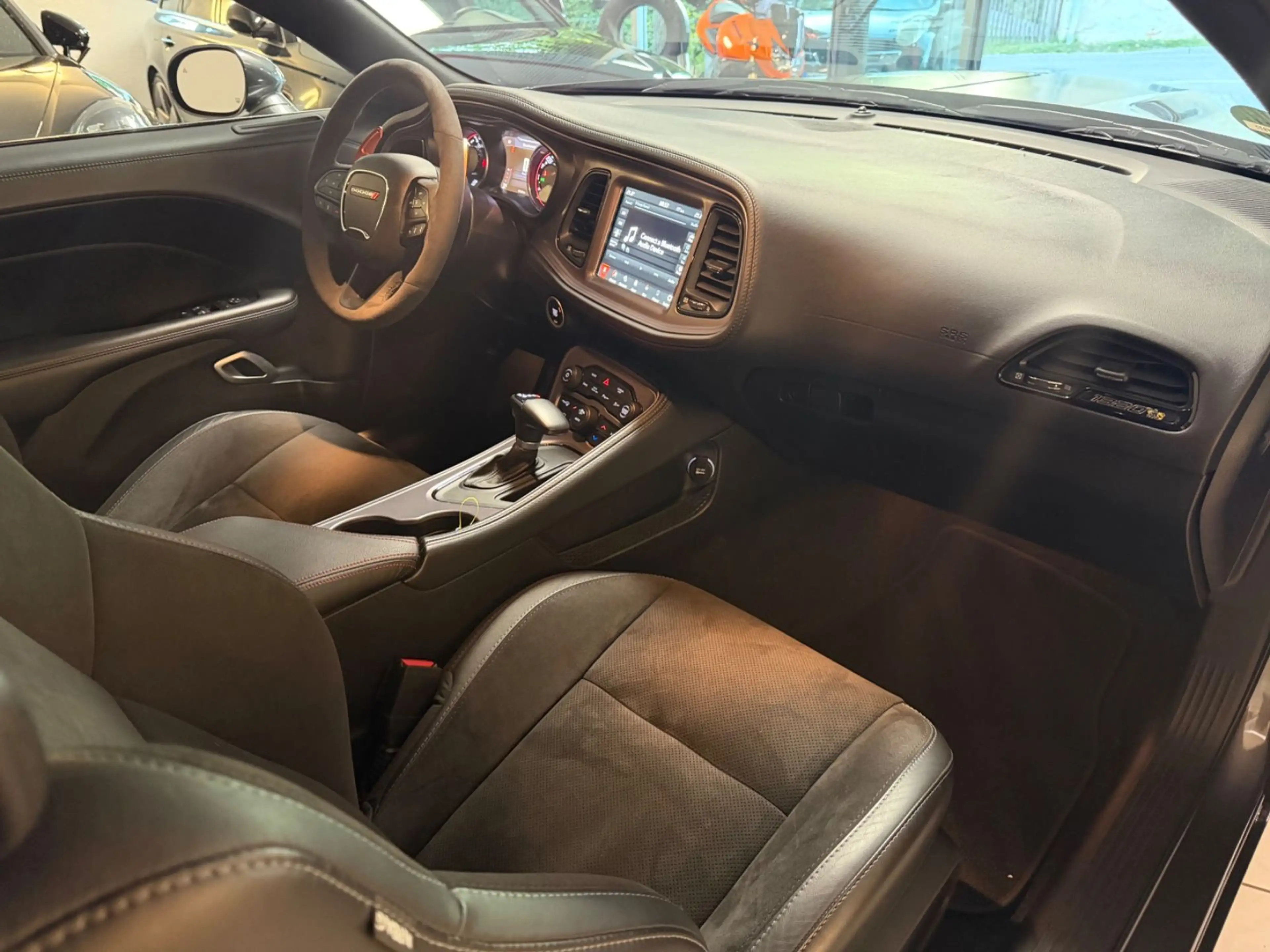 Dodge Challenger SRT 6,4L,Kamera,Tote-Winkel,Neuwertig — photo 13