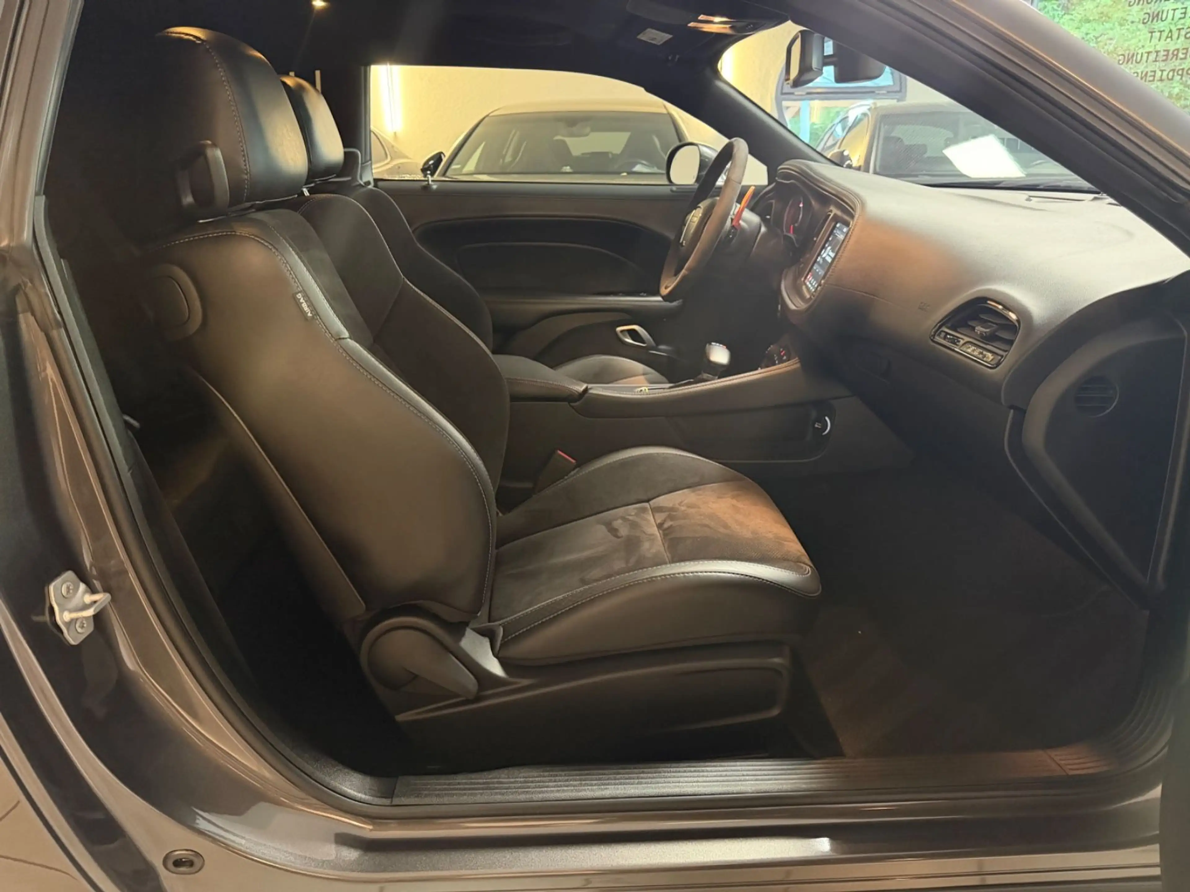 Dodge Challenger SRT 6,4L,Kamera,Tote-Winkel,Neuwertig — photo 14
