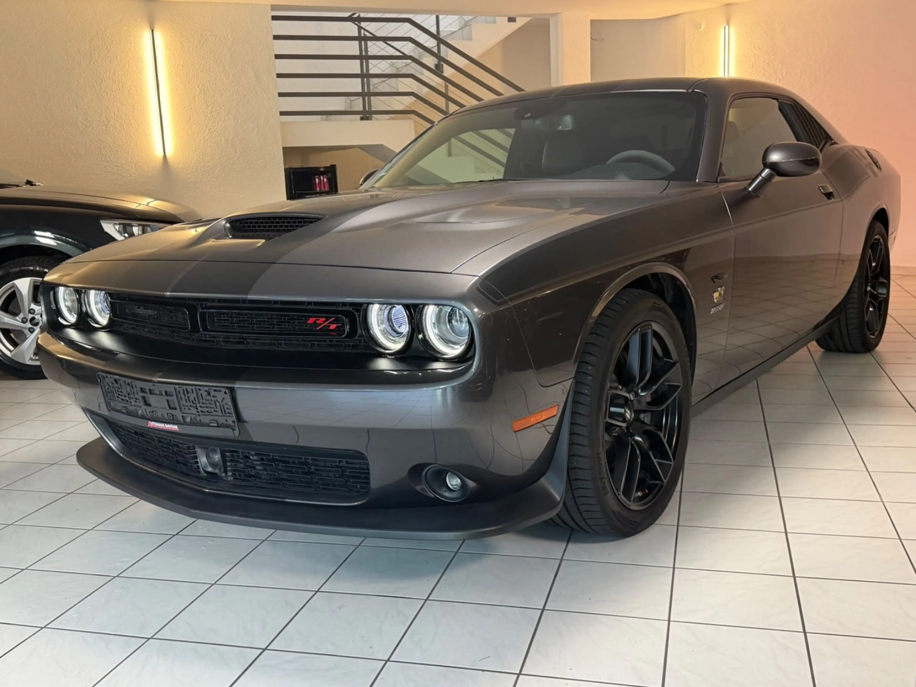 Dodge Challenger SRT 6,4L,Kamera,Tote-Winkel,Neuwertig — photo 3