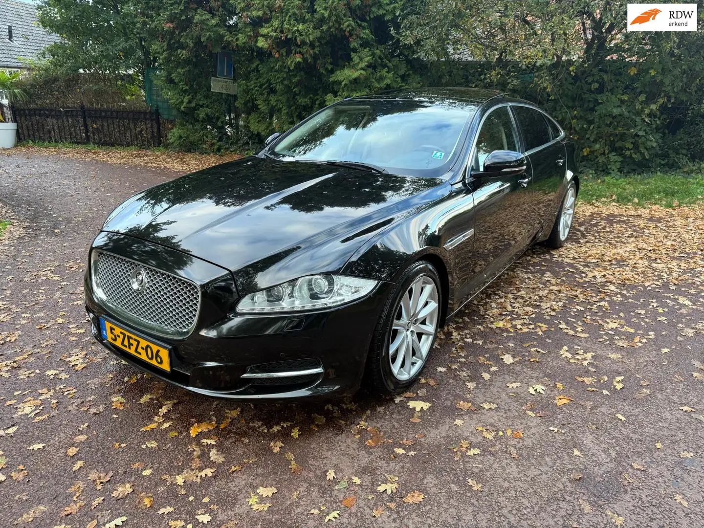 Jaguar XJ 3.0 V6 SC AWD Portfolio LWB / Navi / Pano / Leder Noir - 1