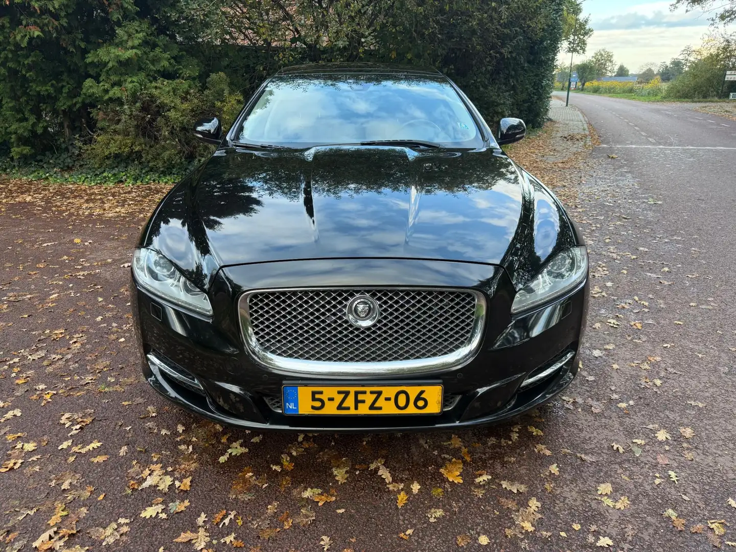 Jaguar XJ 3.0 V6 SC AWD Portfolio LWB / Navi / Pano / Leder Noir - 2