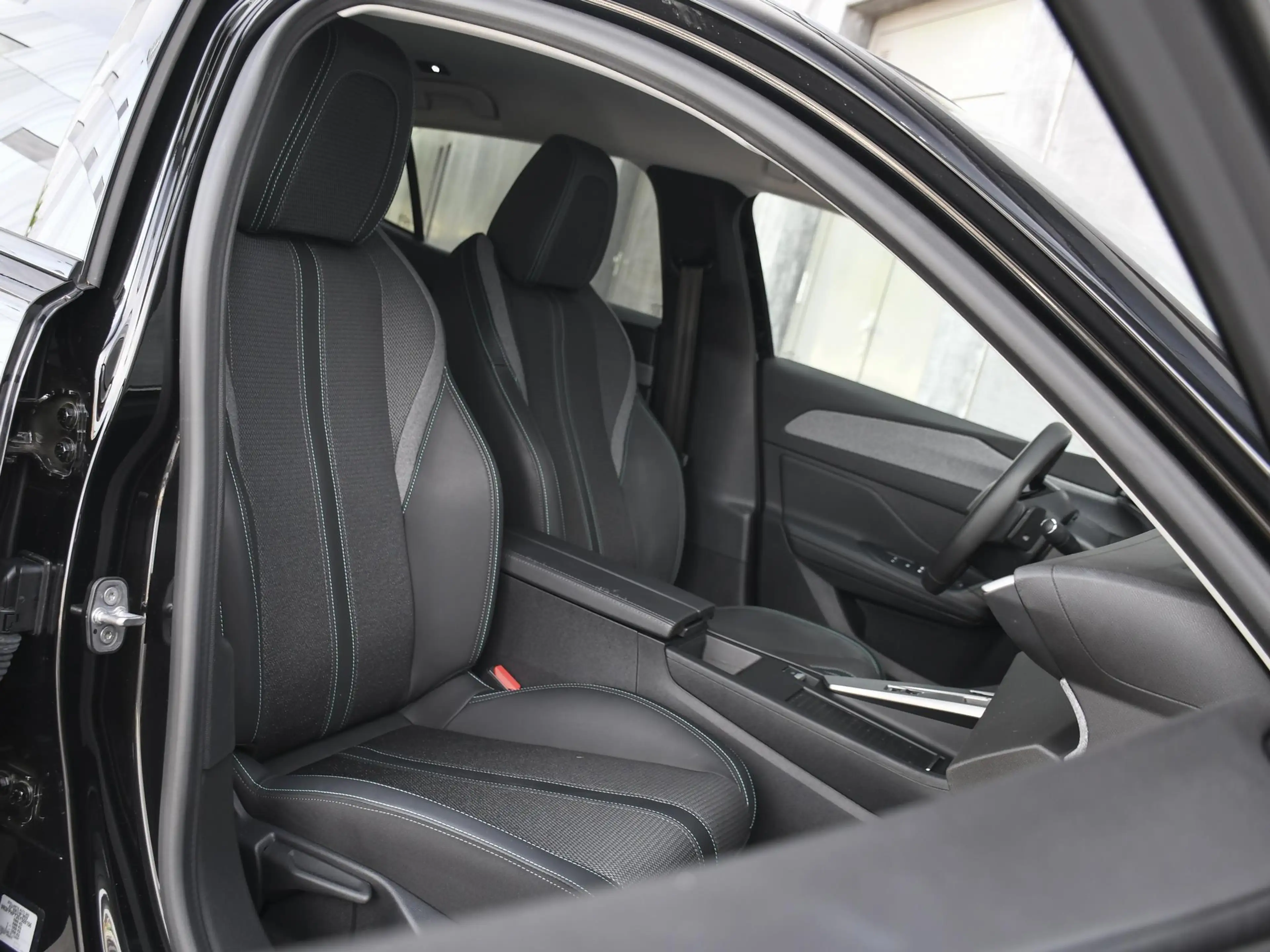 Peugeot 408 Allure 1.2 Hybrid 145pk Automaat ADAPT. CC | 19''L — photo 9