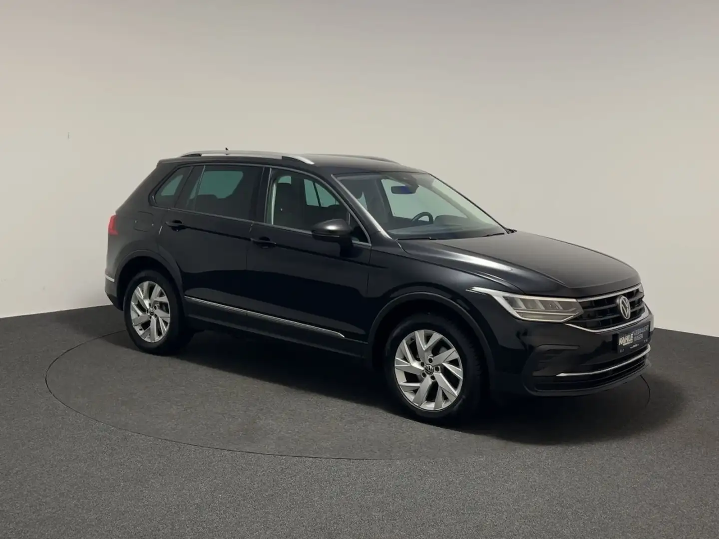 Volkswagen Tiguan 2.0 TDI 4Motion DSG Life Klima Navi Einparkhilfe Schwarz - 2