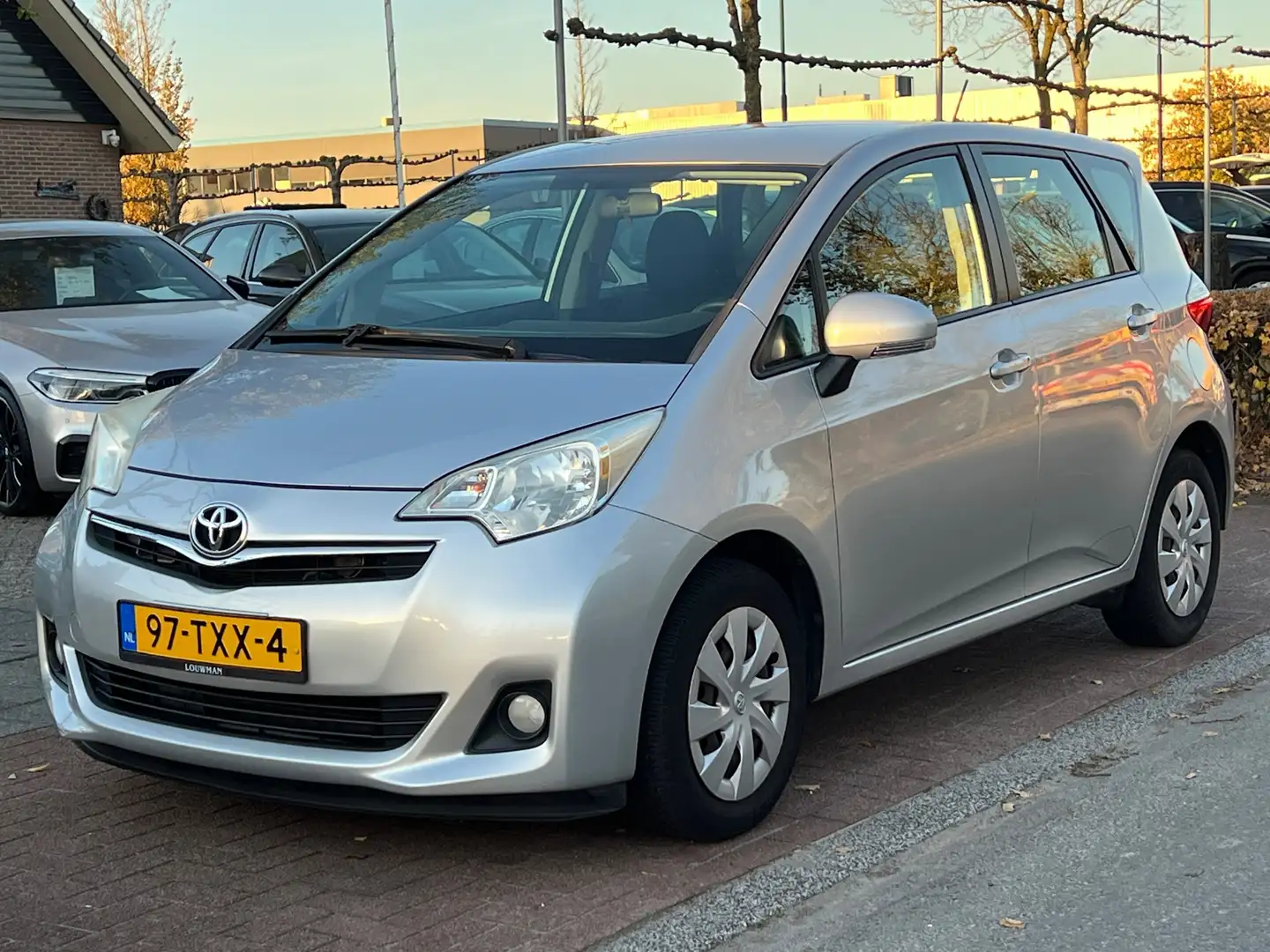 Toyota Verso-S 1.3 VVT-i Aspiration *APK 01-2027! NAVI +CAMERA Gris - 2