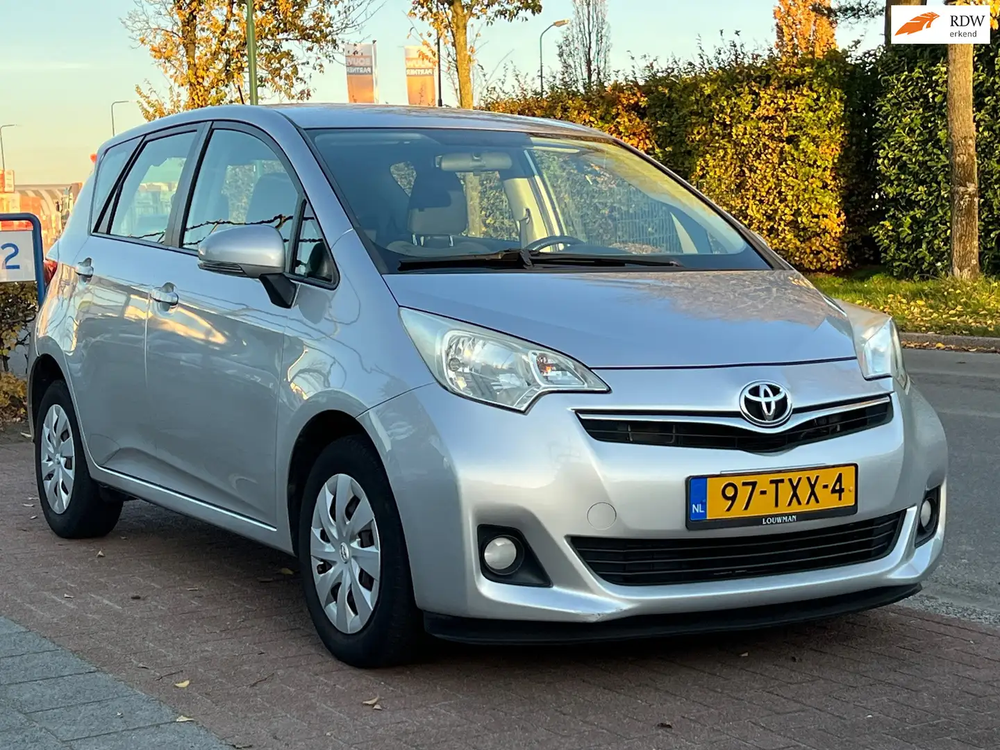 Toyota Verso-S 1.3 VVT-i Aspiration *APK 01-2027! NAVI +CAMERA Gris - 1