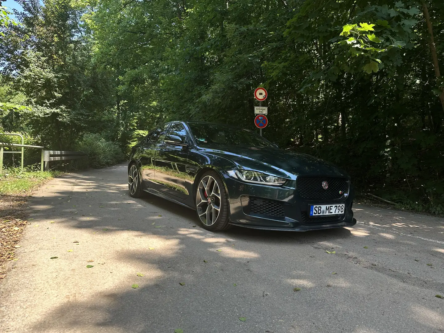 Jaguar XE S British Racing Green Carbon Paket - 1
