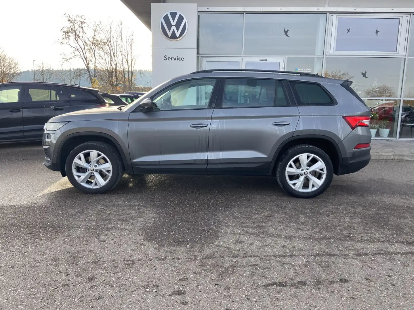 Skoda Kodiaq 2.0 TDI DSG 4x4 TOUR 19"+NAVI-COLUMBUS+ST Grau - 2