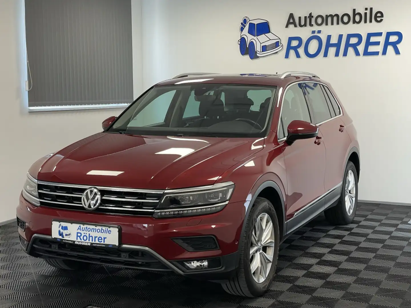 Volkswagen Tiguan 2.0 TDI DSG 4M Virtual Pano AHK Kamera Rot - 1