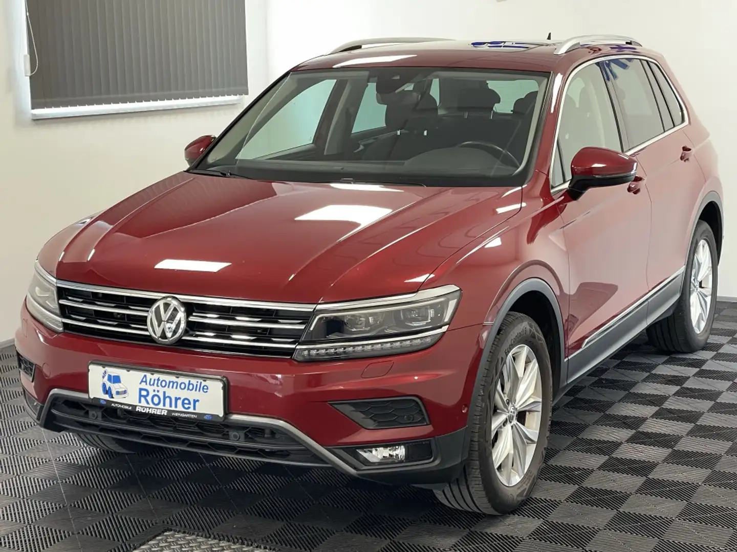 Volkswagen Tiguan 2.0 TDI DSG 4M Virtual Pano AHK Kamera Rot - 2
