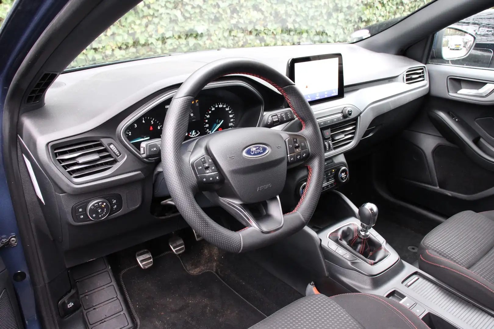 Ford Focus Wagon 1.0EB Hybrid ST Line | NL-AUTO! | 1 EIGENAAR Blau - 2