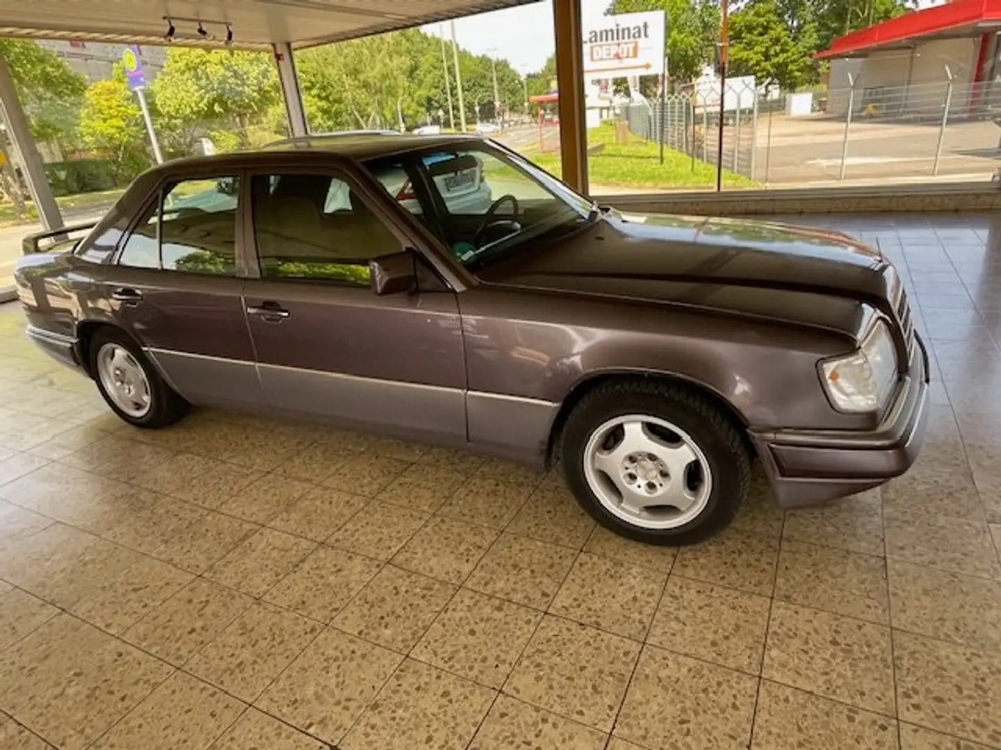 Mercedes-Benz 200 Classic - 1