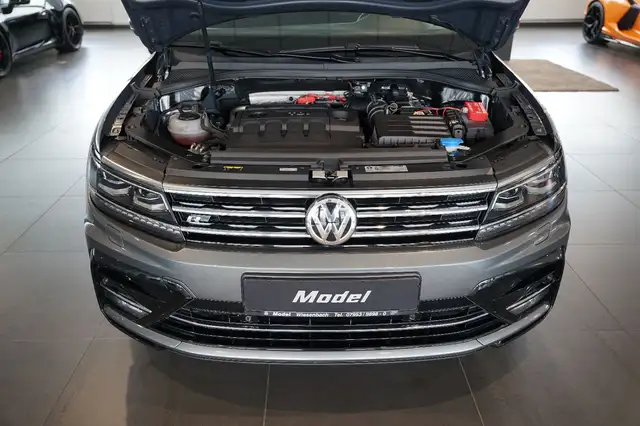Volkswagen Tiguan view 4