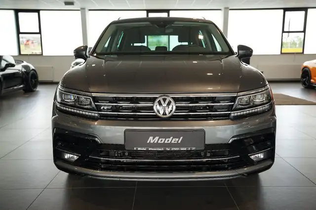 Volkswagen Tiguan view 3