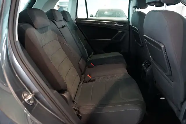Volkswagen Tiguan view 12