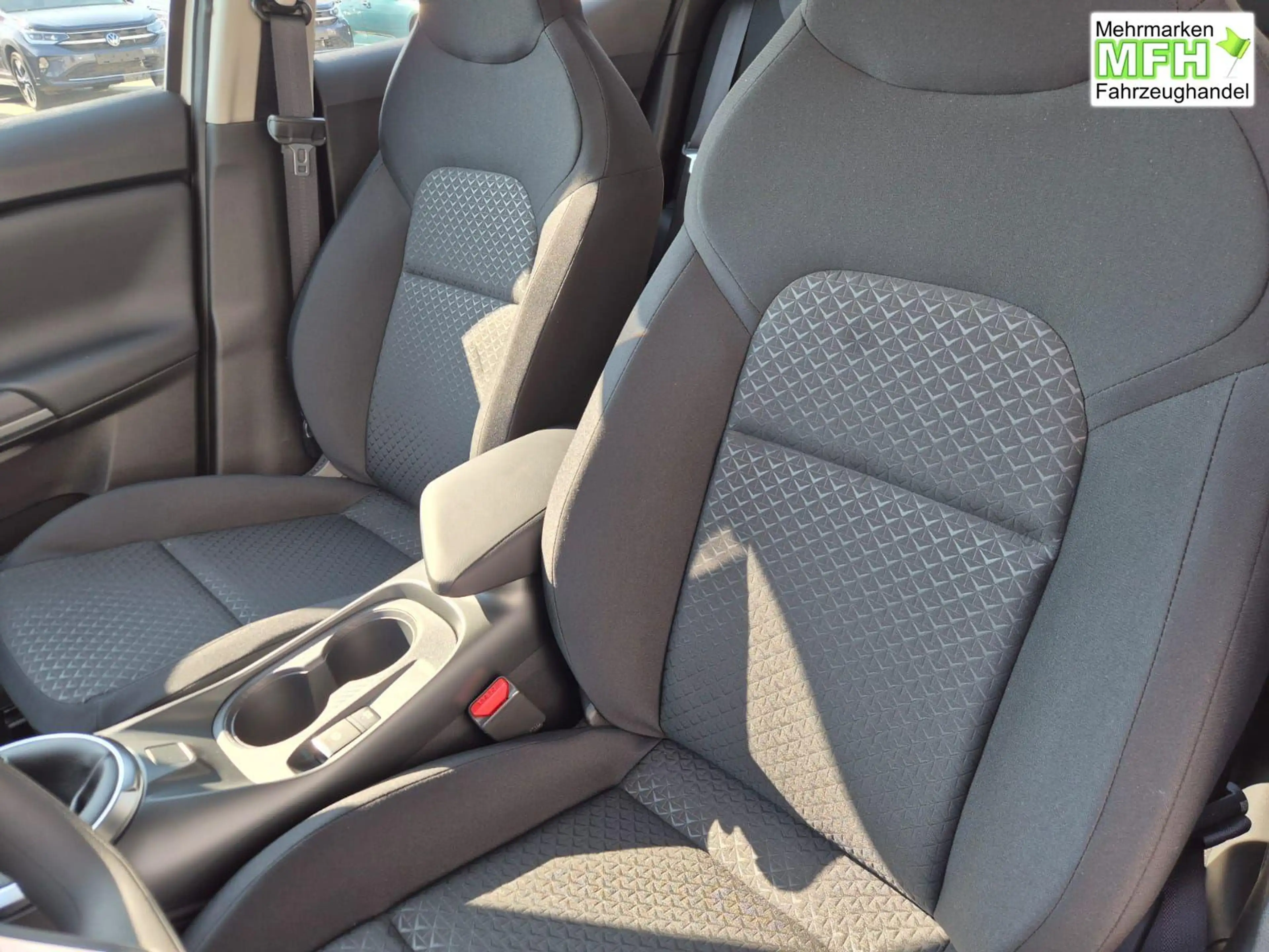 Nissan Juke 1.0 DIG-T 114PS Acenta Klimaautomatik Sitzheizu... — photo 11