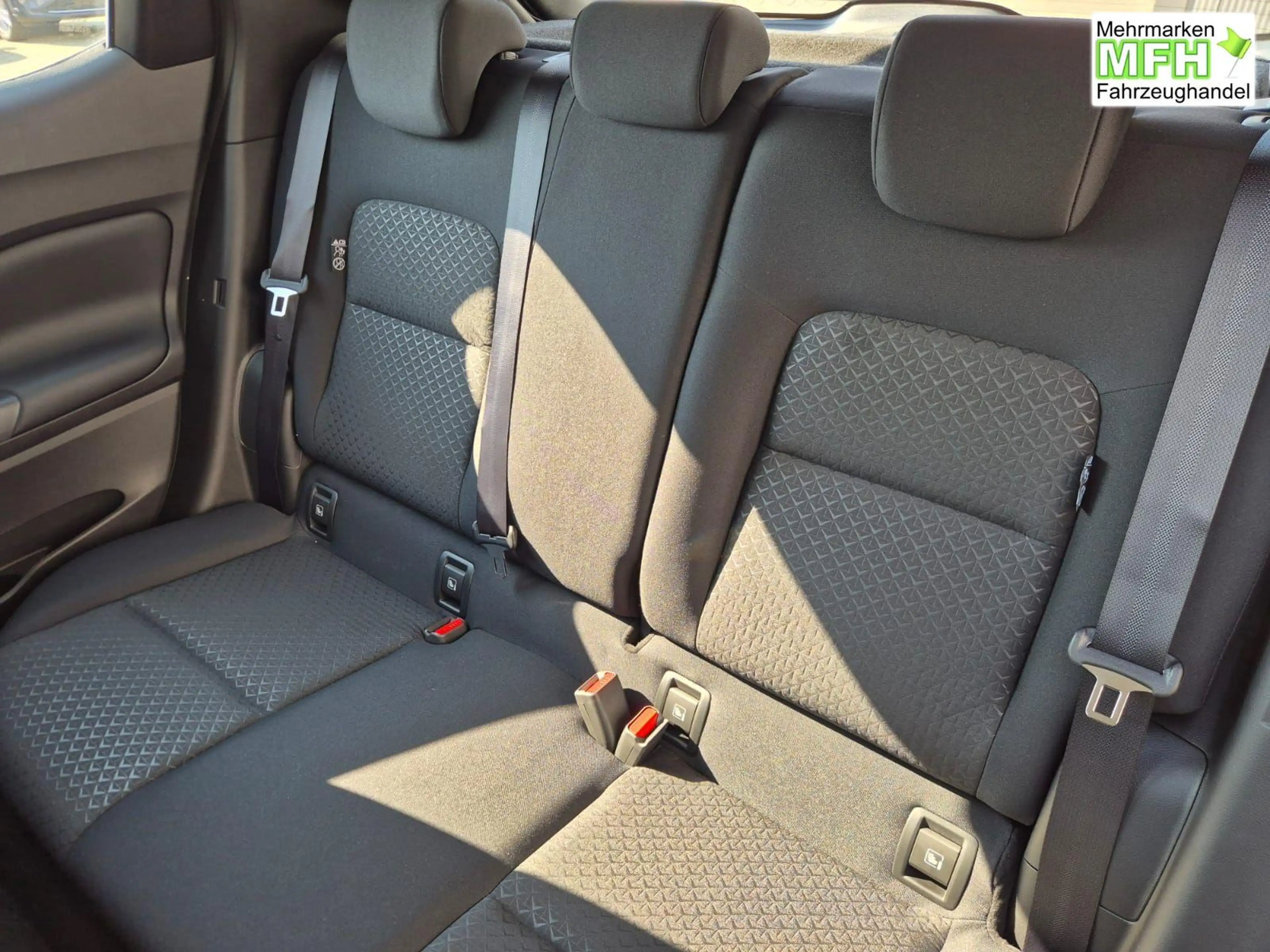 Nissan Juke 1.0 DIG-T 114PS Acenta Klimaautomatik Sitzheizu... — photo 12