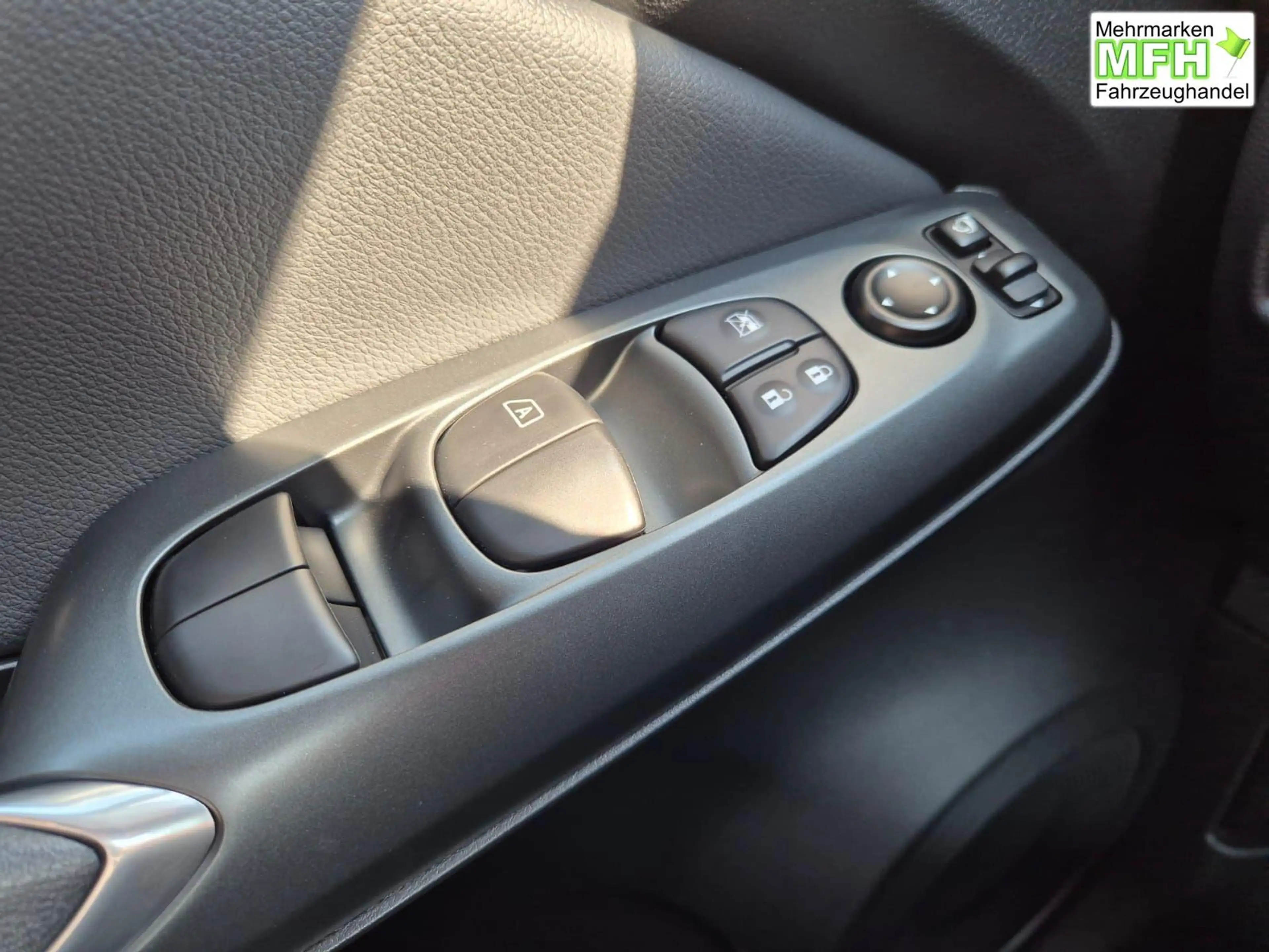 Nissan Juke 1.0 DIG-T 114PS Acenta Klimaautomatik Sitzheizu... — photo 13