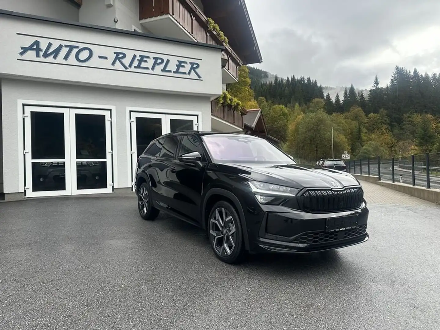 Skoda Kodiaq 2,0 TDI 4x4 Sportline DSG Schwarz - 2
