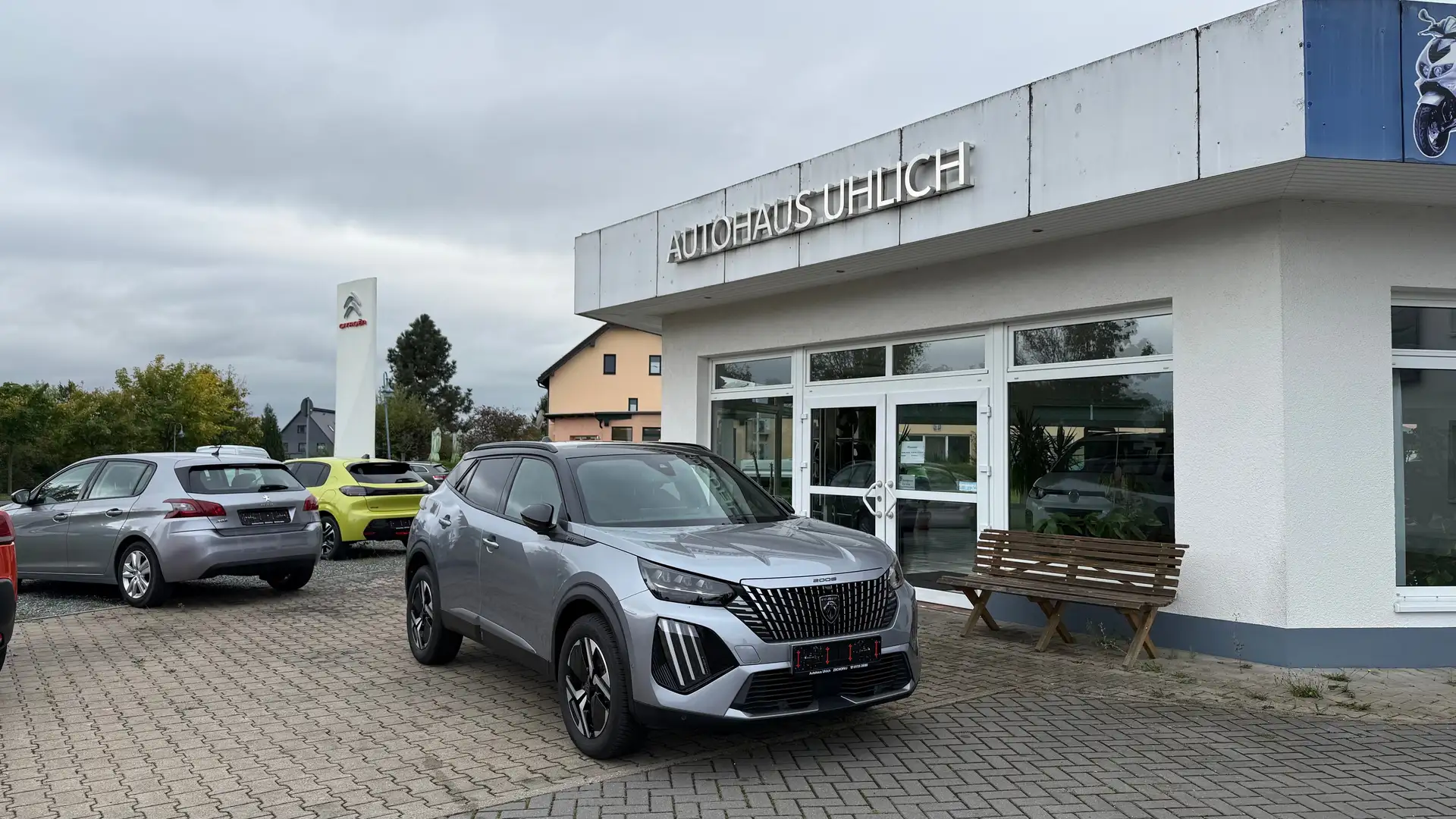 Peugeot 2008 GT Hybrid 136 Grau - 1