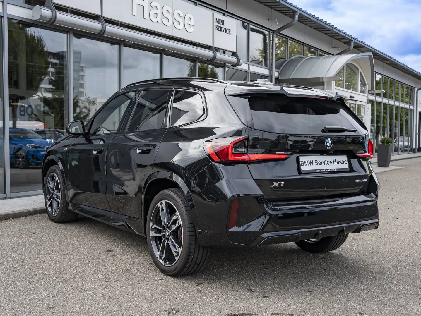 BMW X1 sDrive18i M-Sport Pro +19Z PANO AHK adapLED Schwarz - 2