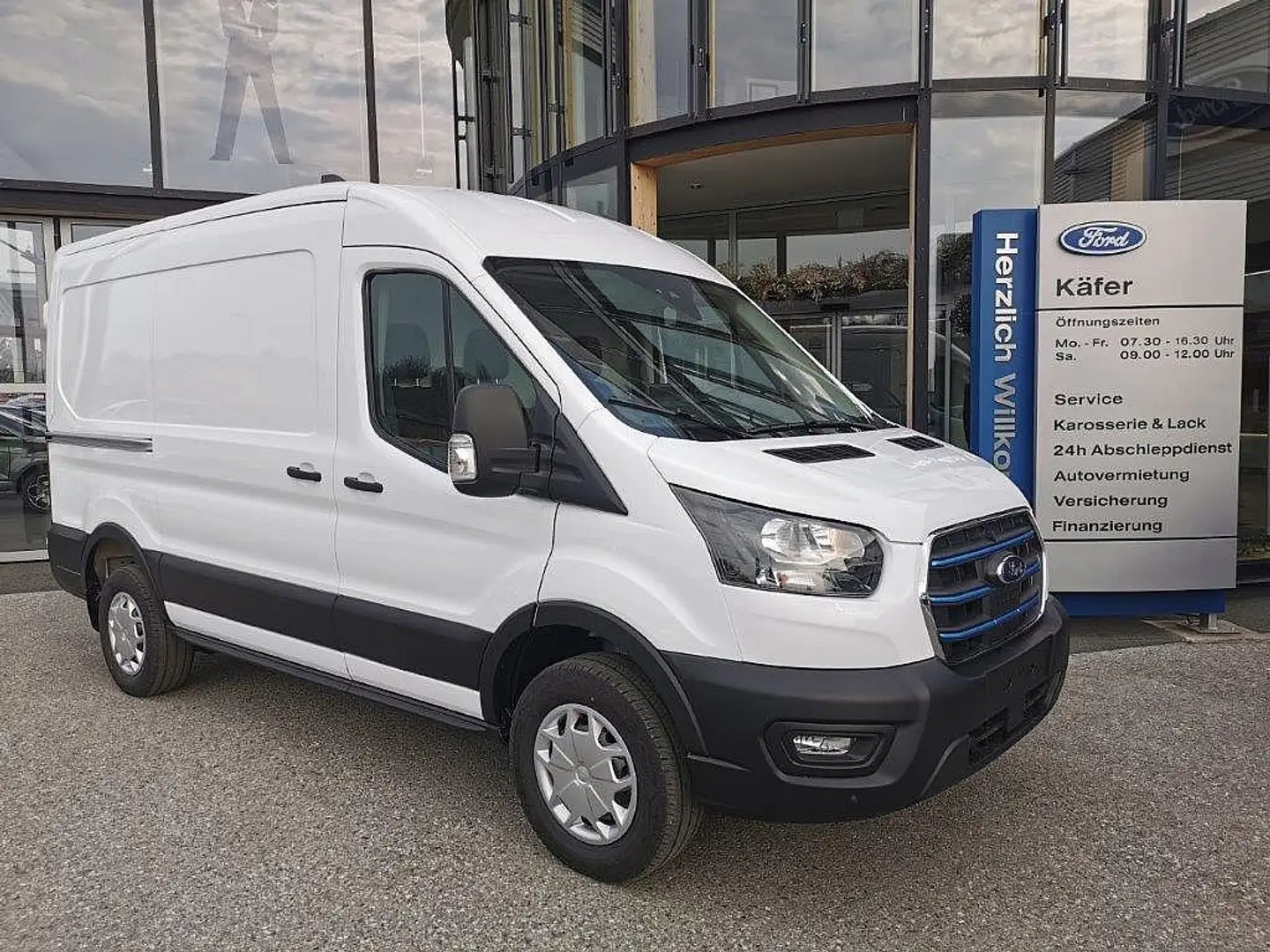 Ford Transit TRANSIT ELEKTRO-KASTENWAGEN 184Ps 67kWh TREND L... Blanc - 1