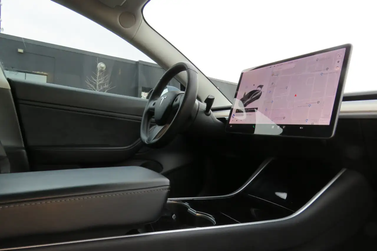 Tesla Model 3 снимка Tesla Model 3