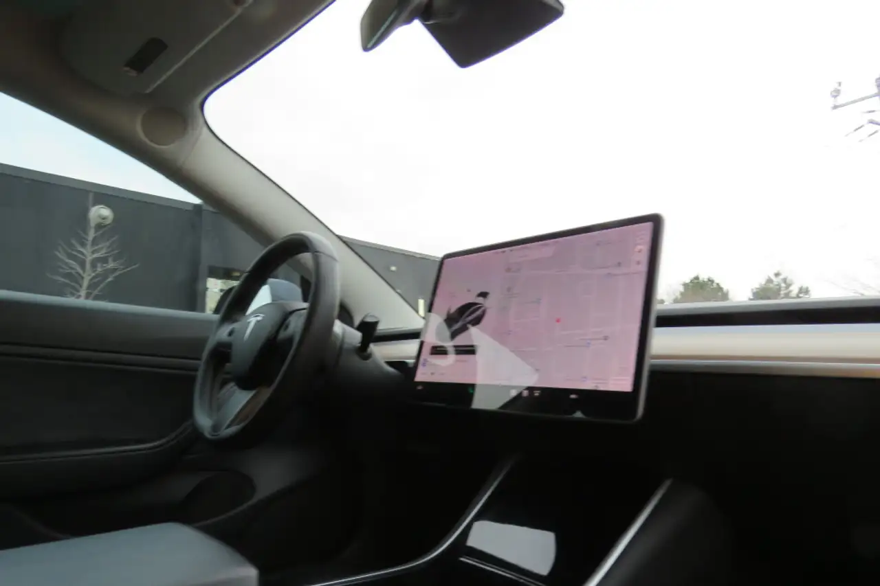 Tesla Model 3 снимка Tesla Model 3