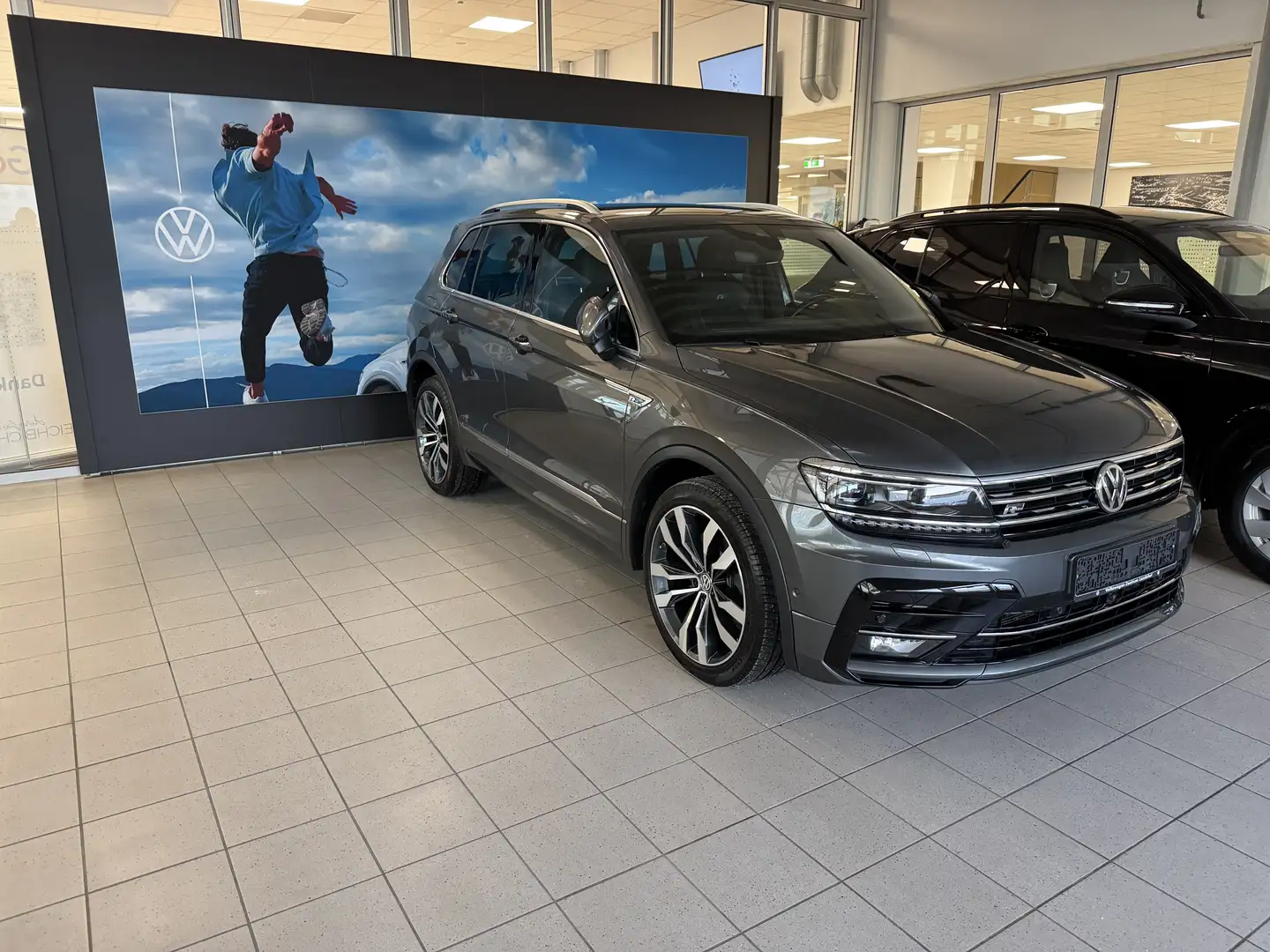 Volkswagen Tiguan Highline BMT/4Motion/R-Line Grau - 2