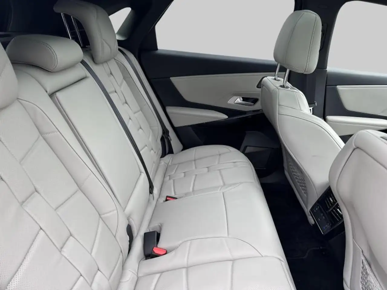 DS Automobiles DS 7 Crossback 2023 — фото 10
