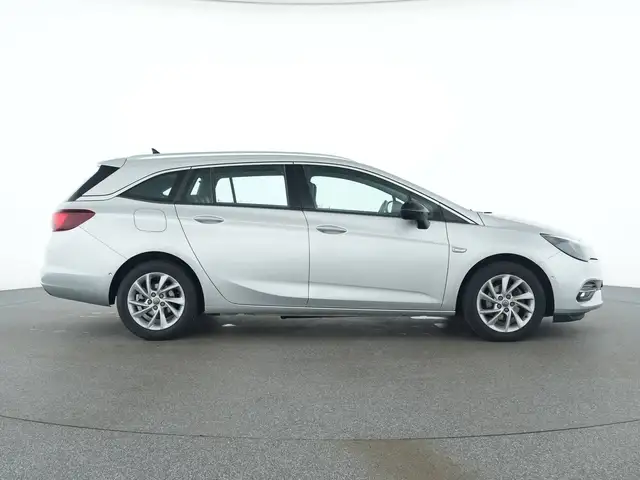Opel Astra view 3