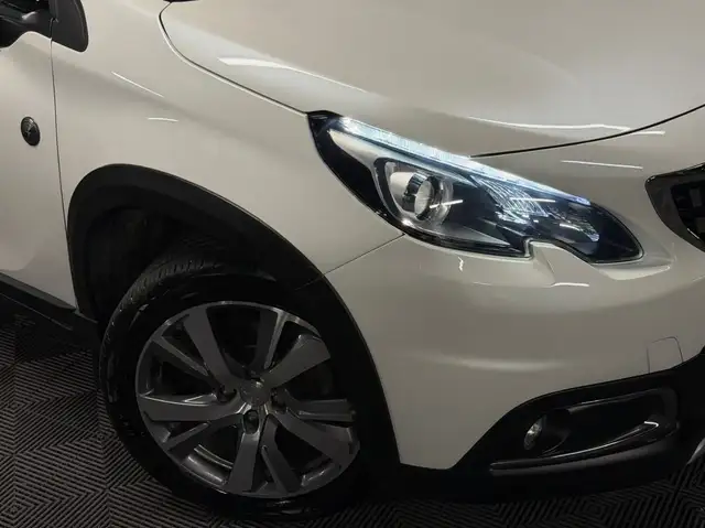 Peugeot 2008 view 4