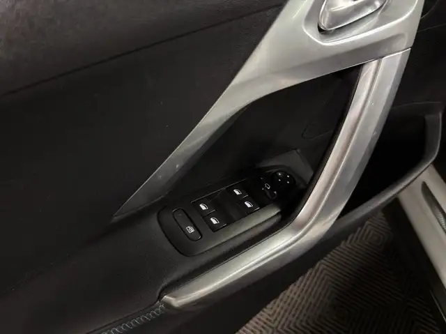 Peugeot 2008 view 11