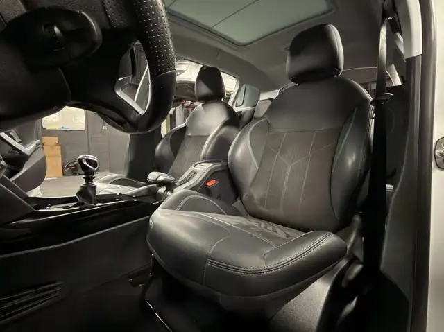 Peugeot 2008 view 14