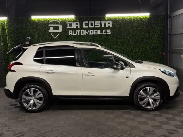 Peugeot 2008 view 2