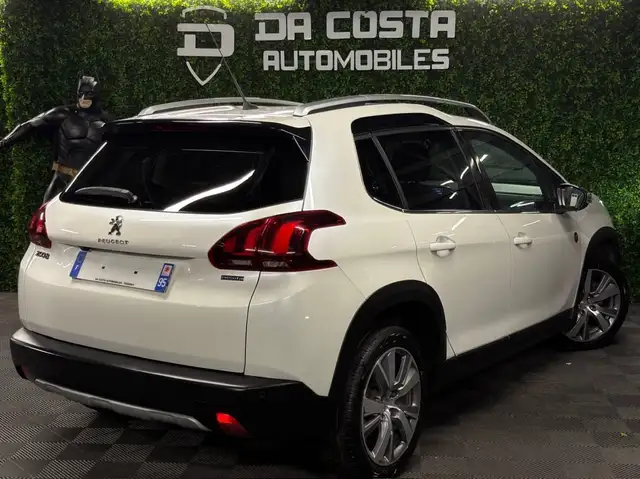 Peugeot 2008 view 9